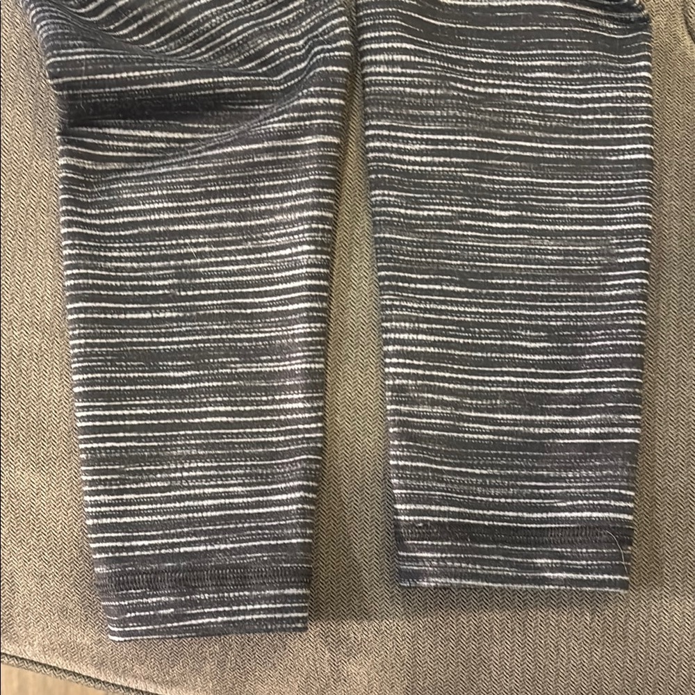 Lululemon Athletica Black and Gray Leggings Size 4 - Picture 4 of 4